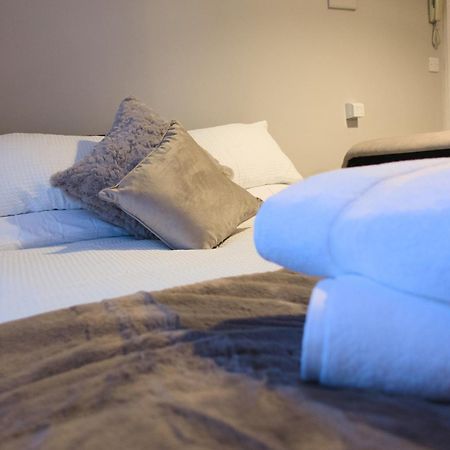1 Bedroom Apartment - The Opal Челтнъм Екстериор снимка