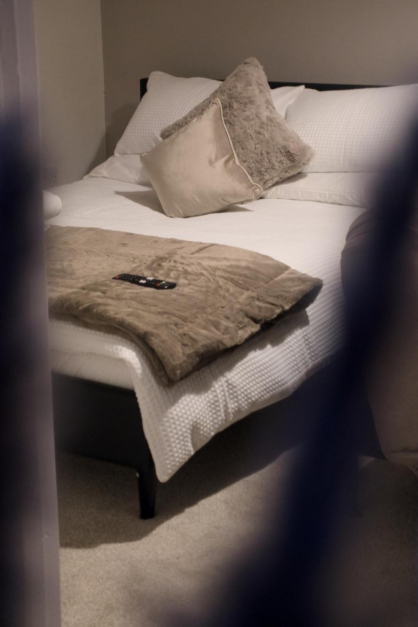 1 Bedroom Apartment - The Opal Челтнъм Екстериор снимка