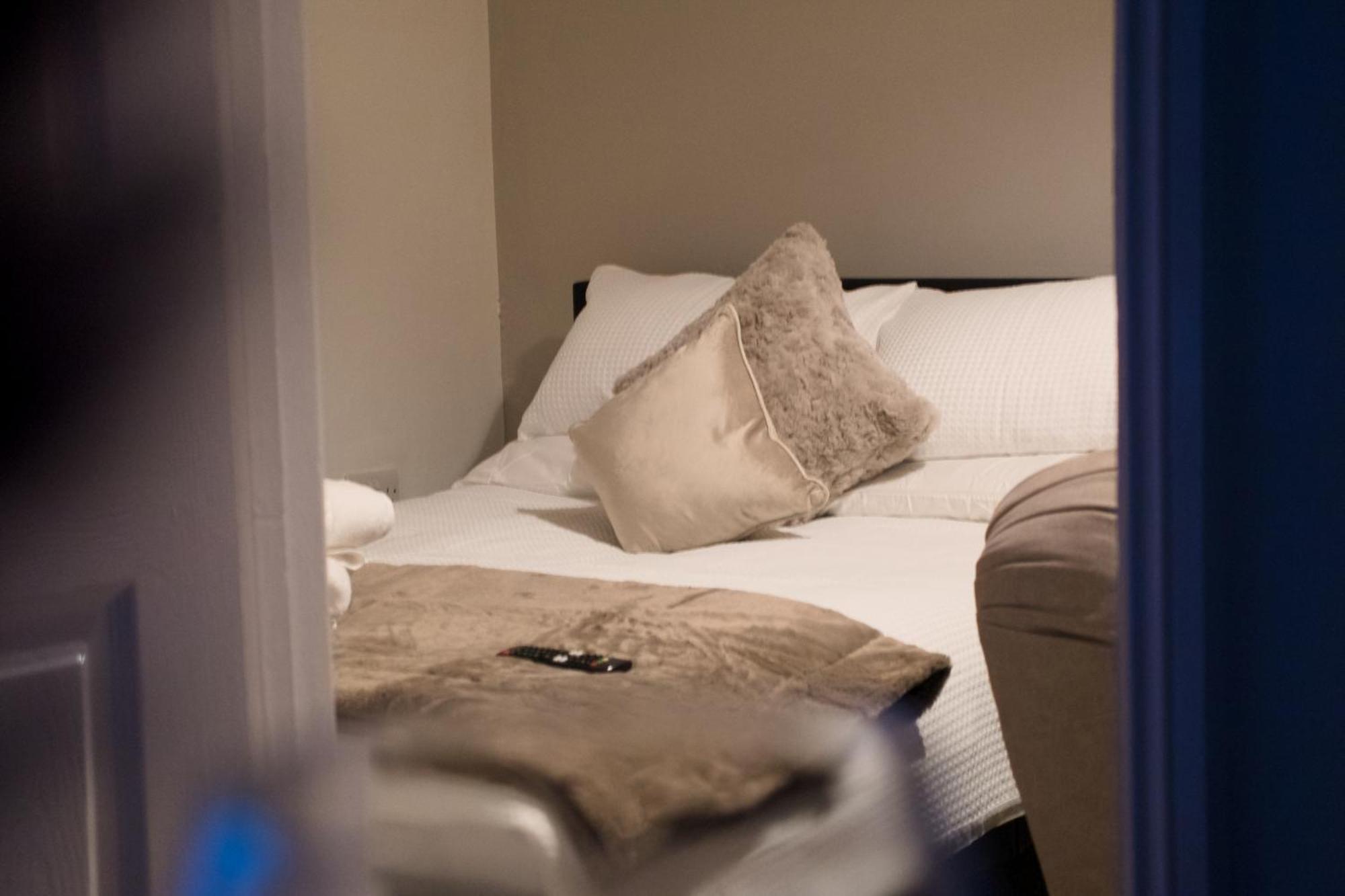 1 Bedroom Apartment - The Opal Челтнъм Екстериор снимка