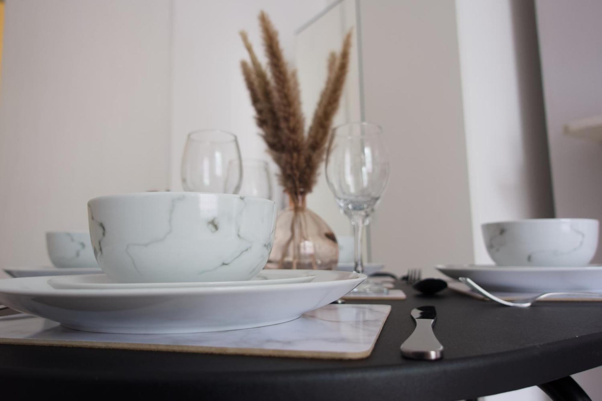 1 Bedroom Apartment - The Opal Челтнъм Екстериор снимка